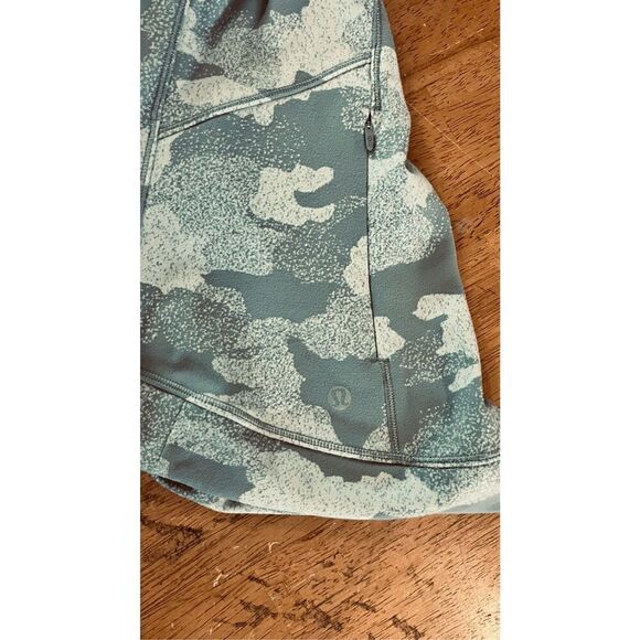 Lululemon Close To Crossing Gray Camouflage Long Sleeve Top Size 4 (B) - Picture 13 of 13